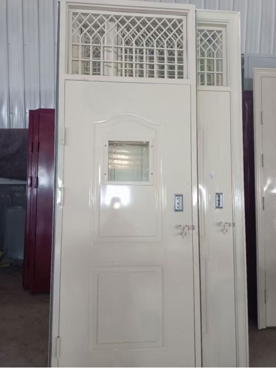 曲麻莱学校教室门 曲麻莱学校教室门