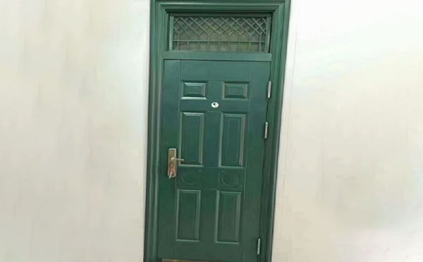 曲麻莱学校教室门