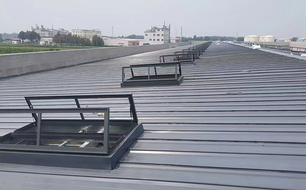 某中学室内体育馆曲麻莱排烟窗改造项目