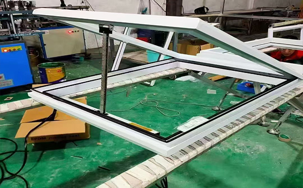 某地下车库出入口曲麻莱排烟窗配置工程