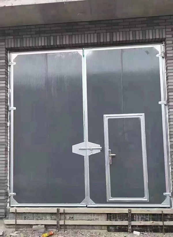 曲麻莱工业平开门在大型设备制造车间的应用实例