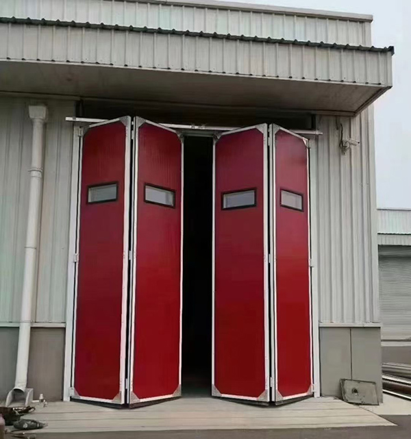 曲麻莱工业折叠门在大型装配车间出入口的应用实例